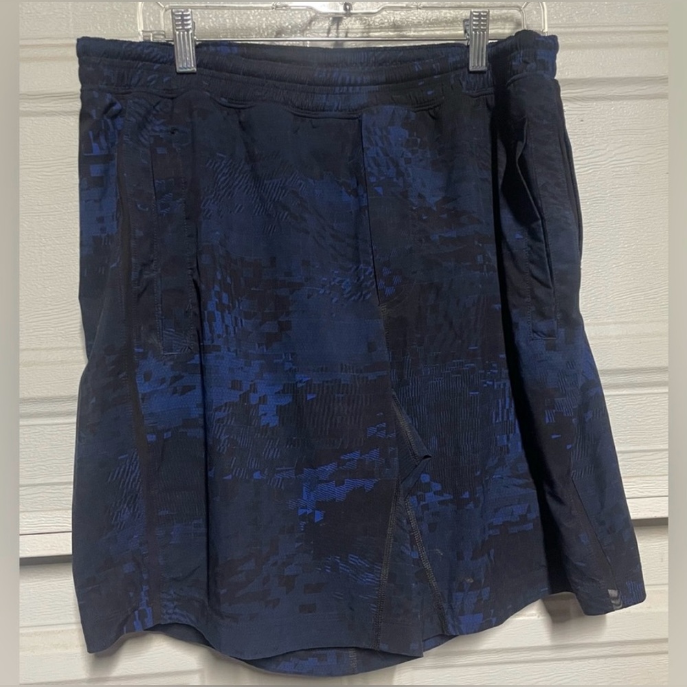 Lululemon Blue Patterned Shorts - Picture 2 of 6